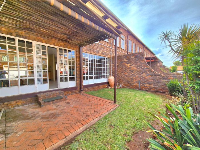 For Sale: Townhouse in New State Areas with 3 bedrooms, private yard, and garages.