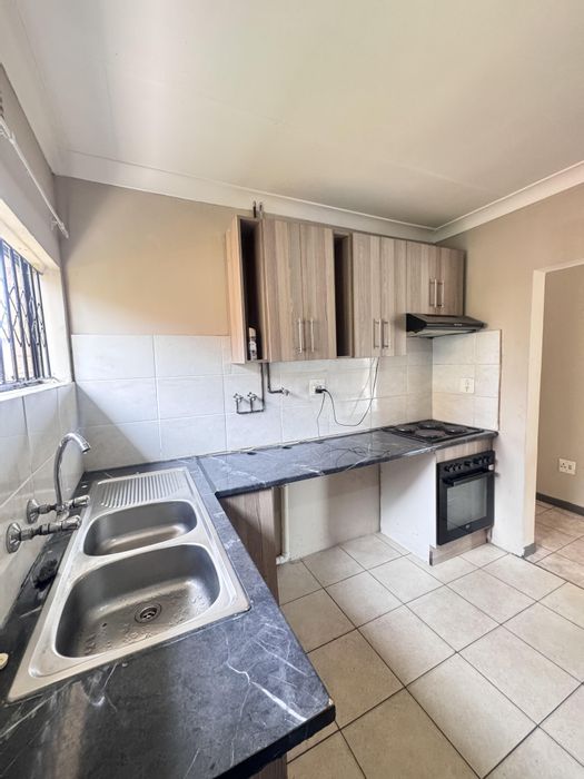 4-Bedroom House To Rent in Clewer with 3 Bathrooms, Electric Fence, and Paved Yard.