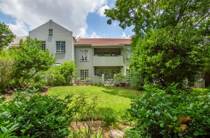 Woodmead Apartment For Sale: 2 beds, pool, clubhouse, secure complex near Sandton.