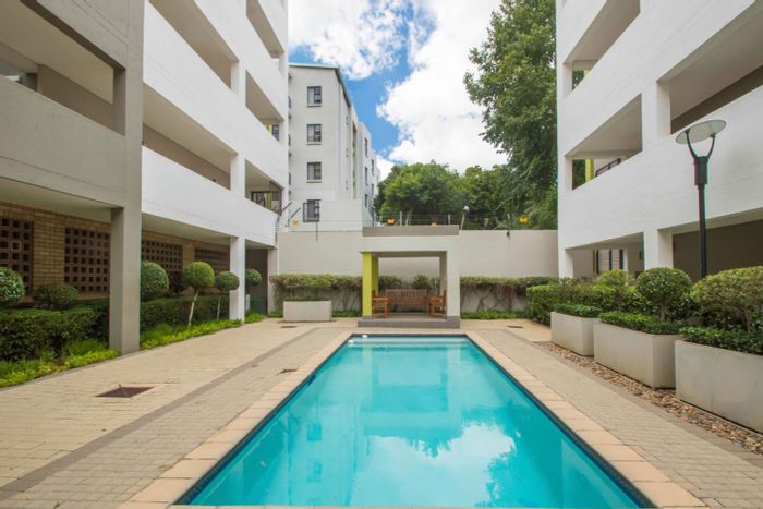 Rivonia Apartment For Sale: 1 Bedroom, Pool, Security, Close to Shopping and Transport.