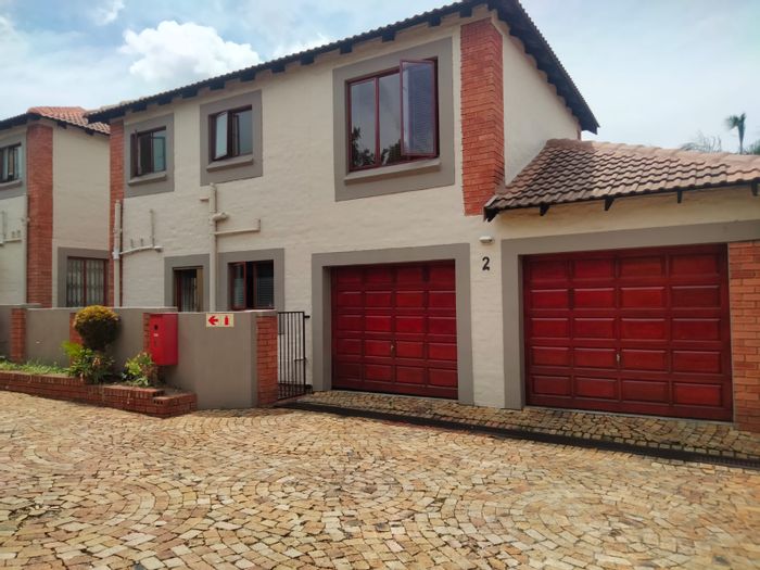 Sundowner Townhouse For Sale: 3 beds, 2 baths, garden, double garage, pet-friendly.