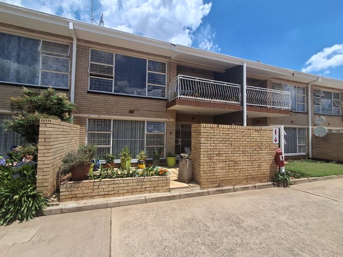 Three Rivers Proper Townhouse For Sale: 3 beds, 2 baths, patio, double garage.