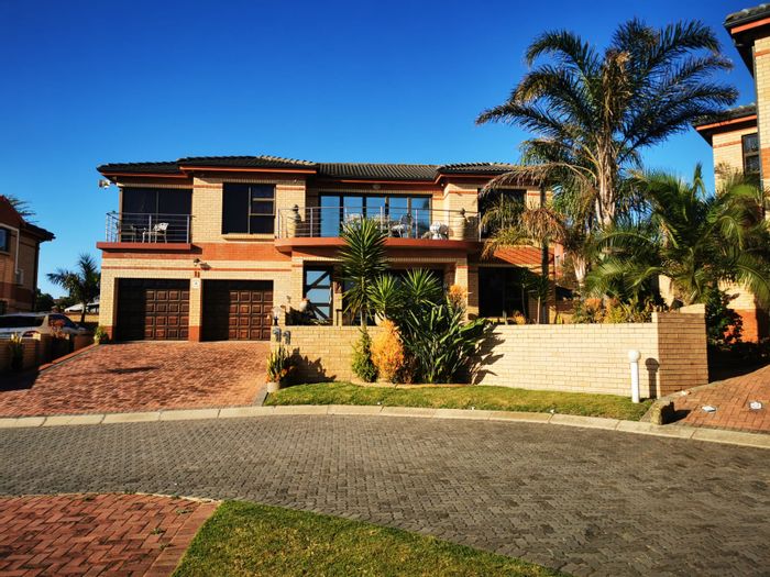 Wavecrest House For Sale: 3 beds, pool, security estate, ocean views, spacious living.