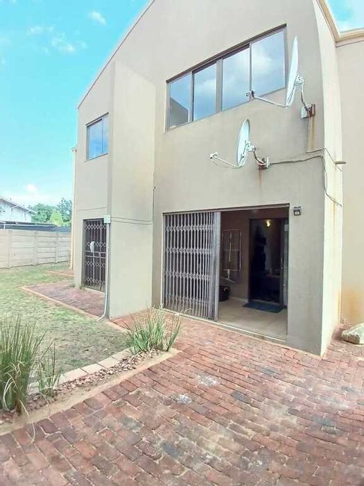 For Sale: Townhouse in Sasolburg Ext 23 with open plan living and carport.