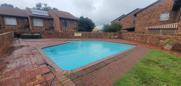 Heidelberg Central Townhouse For Sale: 3 beds, pool, private garden, secure complex.