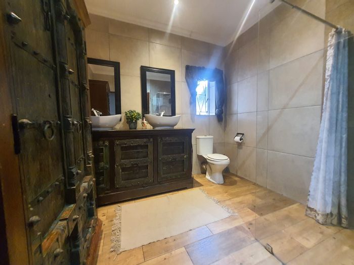 Vanderbijlpark Central House For Sale: 3 Bedrooms, Pool, Borehole, Double Garages.