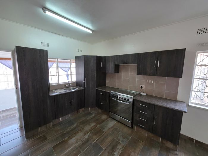 Noycedale House For Sale: 3-bed home, 2-bed flat, pool, rental potential.