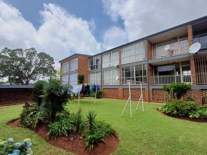 1-Bedroom Apartment For Sale in Casseldale with Garage and Private Yard.