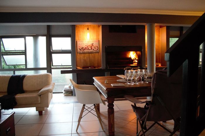 For Sale: House in Paradise Beach with 5 bedrooms, pool, and entertainment area.