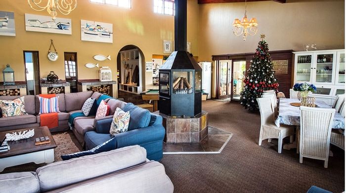 For Sale: Spacious 7-bedroom house in Haenertsburg with stunning views and amenities.