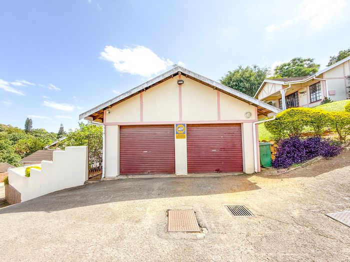 For Sale: Townhouse in Fairview with 3 bedrooms, inverter, double garage, private balcony.