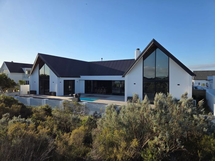 For Sale: House in St Francis Links with pool, office, and off-grid features.