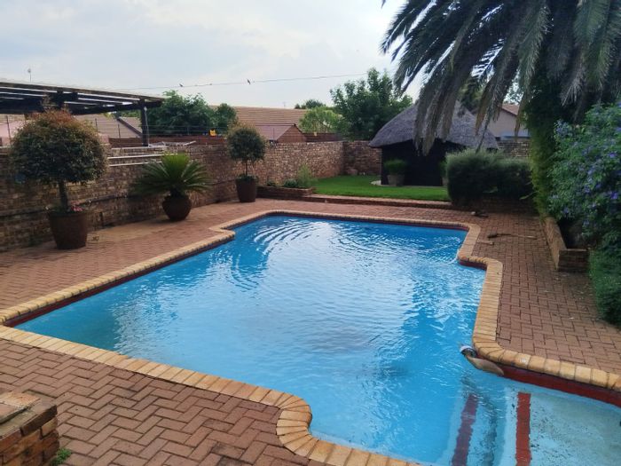 For Sale in Dennesig: 3-Bedroom House with Pool, Lapa, and Garage.