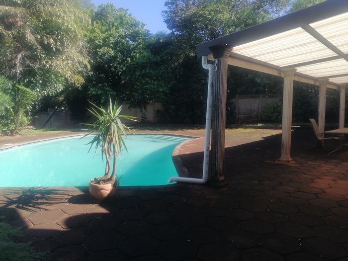 Fairview House To Rent: 3 Bedrooms, Garden, Pool, 2 Bathrooms, Ample Parking.
