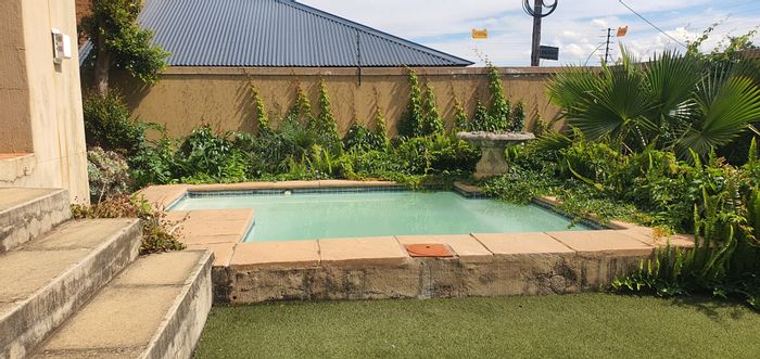 Heidelberg AH House For Sale: 2 bedrooms, pool, balcony, near primary school.