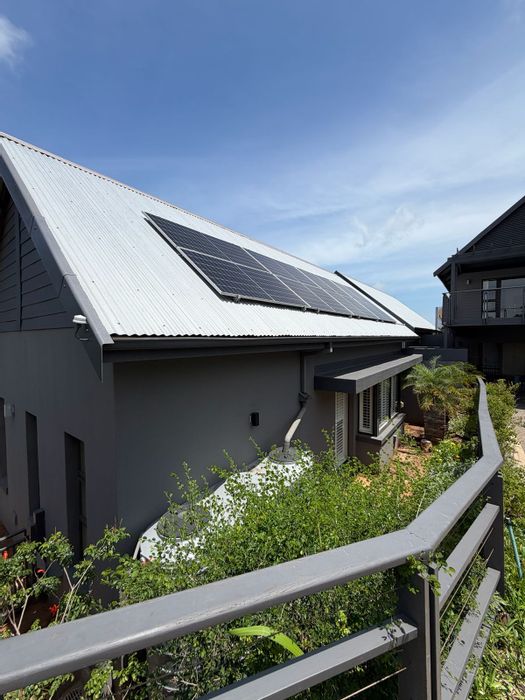 House To Rent in Simbithi Eco Estate with pool, golf access, and security.