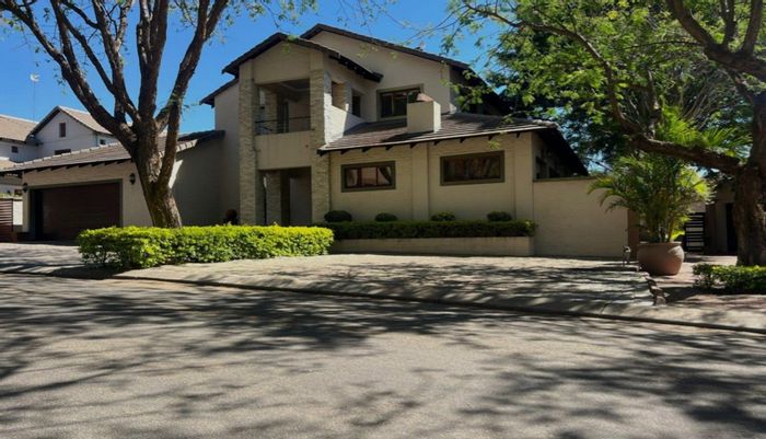 For Sale: Spacious 4-bedroom house in Bendor with pool, garden, and staff quarter.