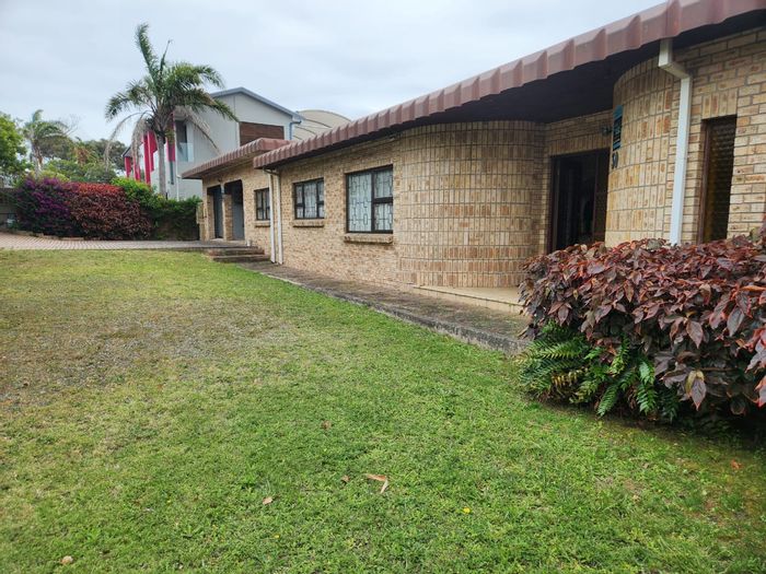 Humewood House For Sale: 3 Bedrooms, garden, lapa, garage, near schools and beach.