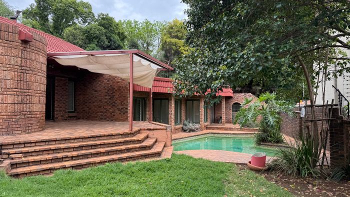 Waterkloof House To Rent: 4 Bedrooms, Pool, Spacious Living, Potential Flatlet.