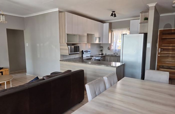 2-Bedroom Townhouse For Sale in Bendor with carport and private backyard.