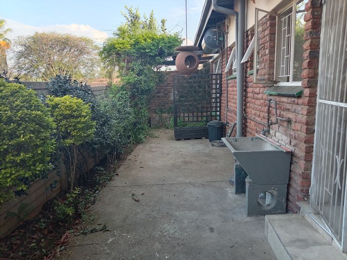 2 Bedroom Townhouse For Sale in Bela Bela Central, near schools, pet-friendly.