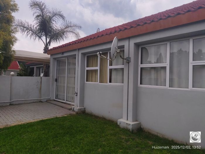 For Sale: Townhouse in Sasolburg Ext 23 with 2 bedrooms, garage, and garden.