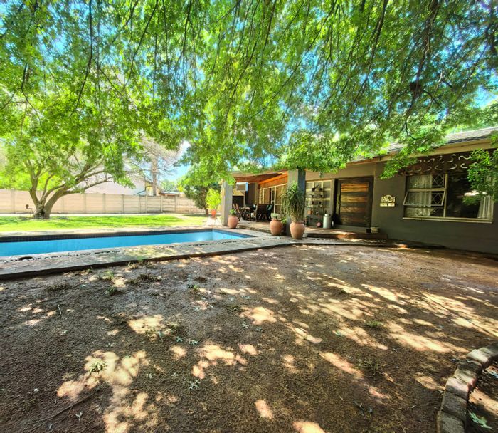 For Sale: House in Sasolburg Ext 23 with pool, garden, and ample parking.