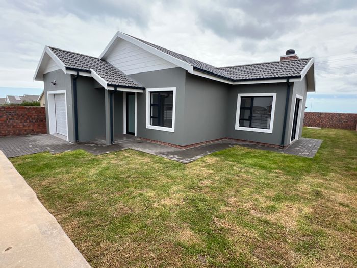 Fountains Estate House For Sale: 3 beds, 2 baths, garage, secure garden.