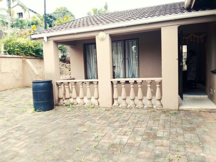 For Sale: House in Stanger Manor with 3 beds, granny flat, and spacious yard.