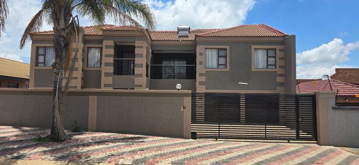 Flora Park House For Sale: 7 bedrooms, versatile living, investment potential awaits.