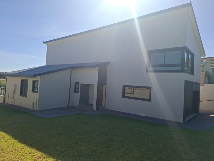 Wavecrest House To Rent: 3 beds, 3 baths, fenced yard, alarm system.