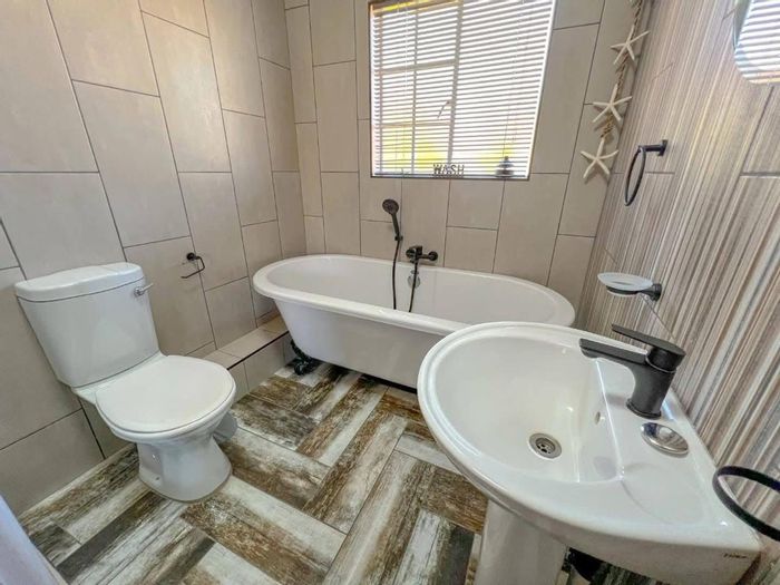 For Sale: Townhouse in Sasolburg Ext 11 with private garden and garage.