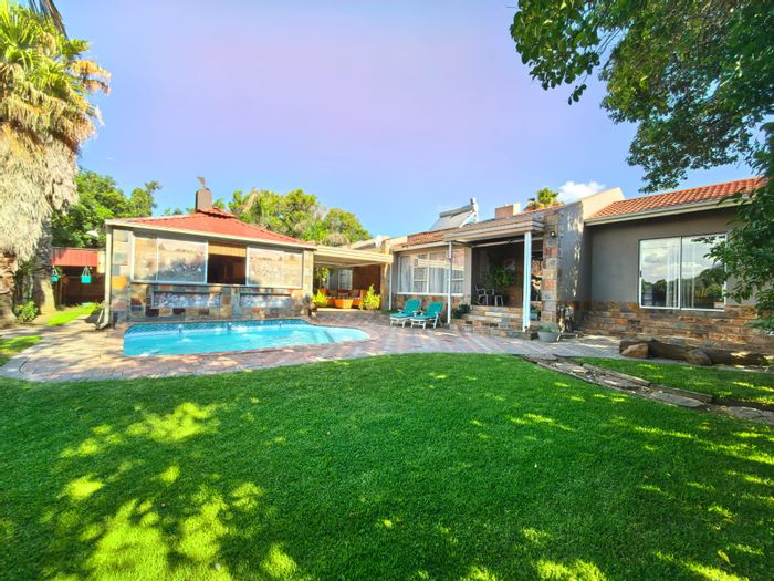 For Sale: Spacious 3-Bedroom House in Sasolburg Ext 11 with Pool and Office.