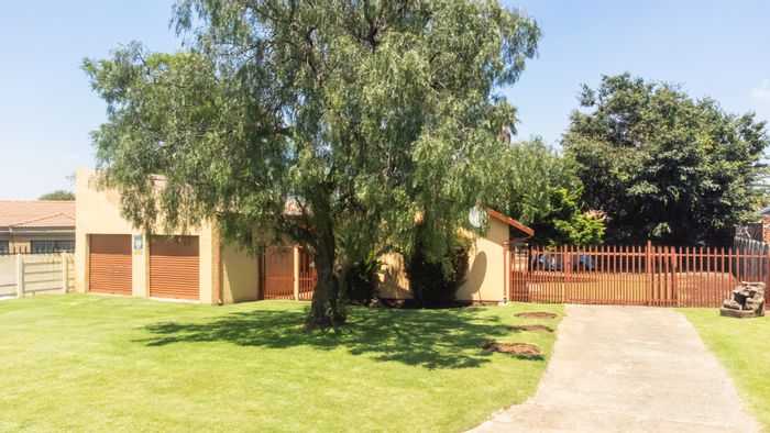 Leachville Ext 1 House For Sale: 3 Bedrooms, double garage, near amenities.