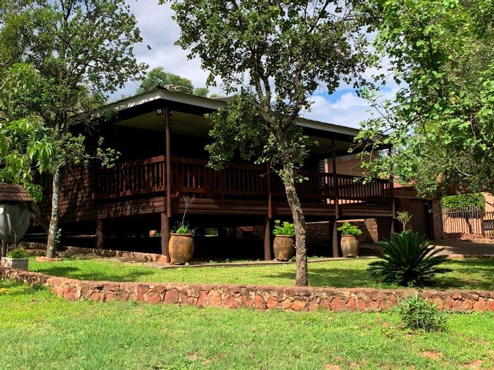 Kranspoort House For Sale: 3 Bedrooms, Boma, Jacuzzi, Greenbelt Access, Low Levies.