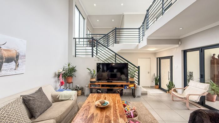 House To Rent in Ballito Central: 4 beds, pool, entertainment area, sea views.