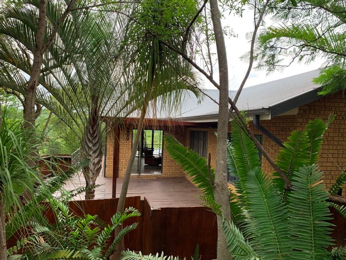 For Sale: House in Kranspoort with panoramic views, flatlet, and five garages.