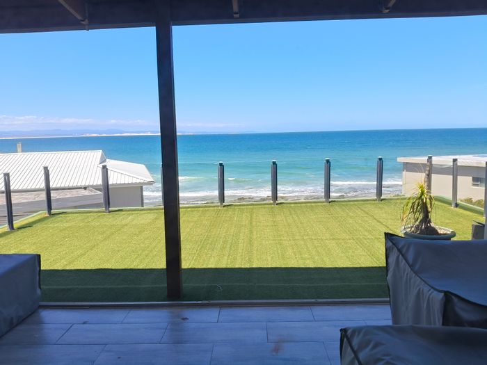 Wavecrest House For Sale: Ocean views, 4 bedrooms, braai room, and beach access.