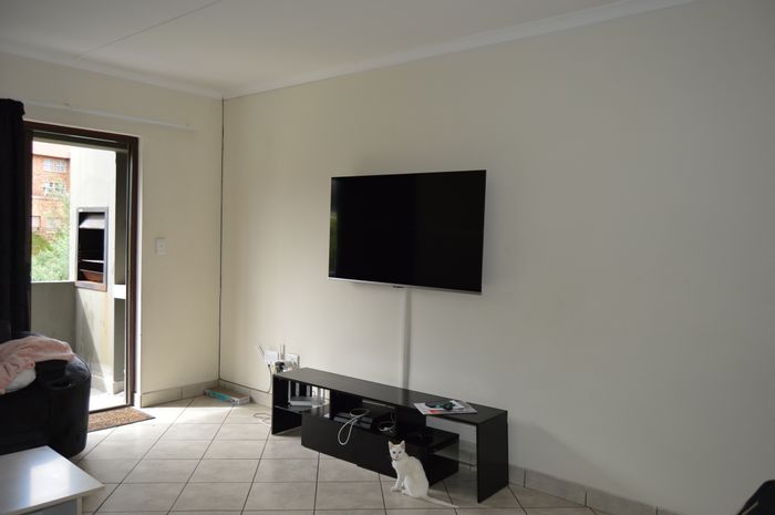 Helderkruin Apartment For Sale: 2 Bedrooms, balcony with built-in braai, secure complex.