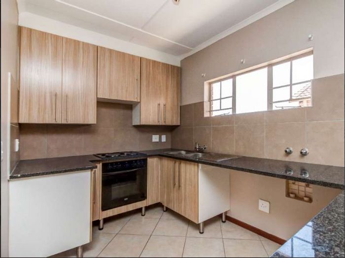 Sagewood Apartment For Sale: 2 Bedrooms, pool, clubhouse, secure living, great investment.