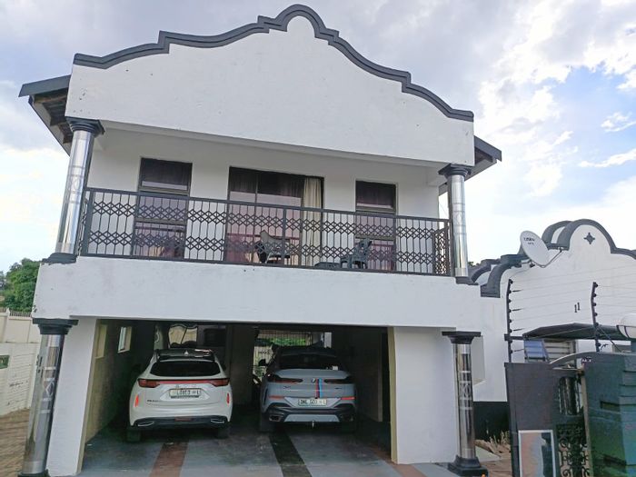 Spacious 5-bedroom house in Flora Park, featuring double garage and borehole. For Sale.
