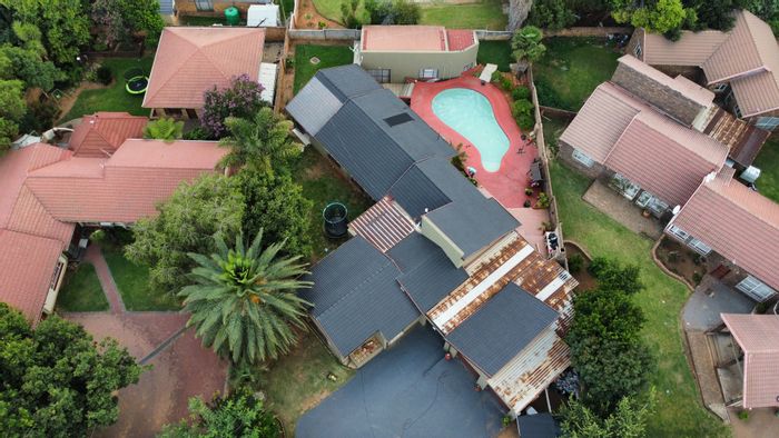 Die Heuwel Ext 1 House For Sale: 4-bed home, cottage, pool, security features.