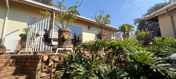 Spacious 4-bedroom house in Magalieskruin with garden, garage, and security features. For Sale.