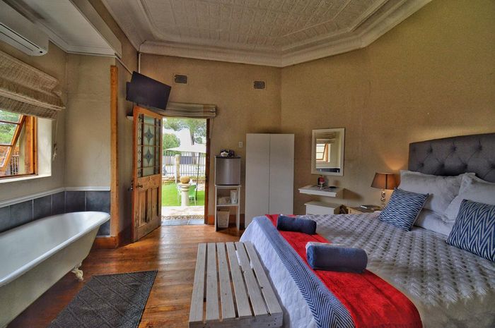 For Sale: Guest House in Senekal Central with 4 bedrooms, 9 self-catering units.