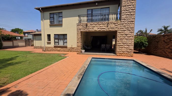 Montana House For Sale: 5 bedrooms, pool, inverter, and secure estate living.