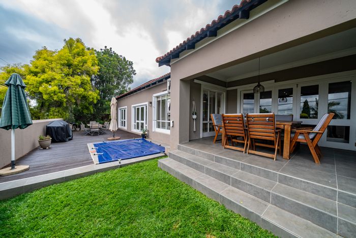Waterkloof Ridge House For Sale: 4 Bedrooms, Pool, Solar Energy, Private Garden.