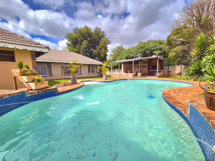 For Sale: House in Dalpark Proper with pool, flatlet, garage, and spacious living areas.