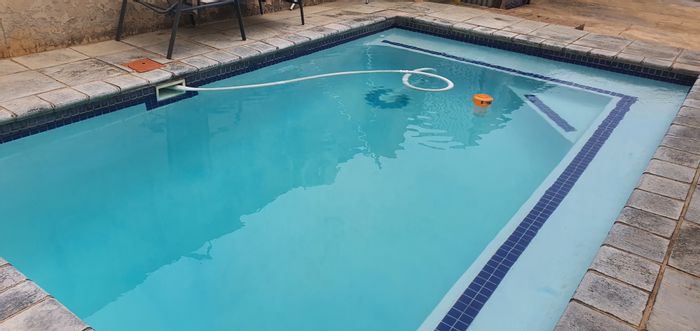 2 Bedroom Flat to Rent in Rensburg with Solar Power and Heated Pool.