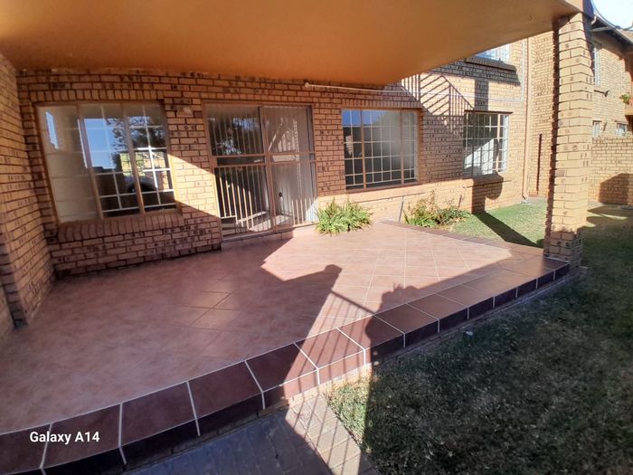 For Sale: Townhouse in Magalieskruin with private garden, 2 garages, and en suite.