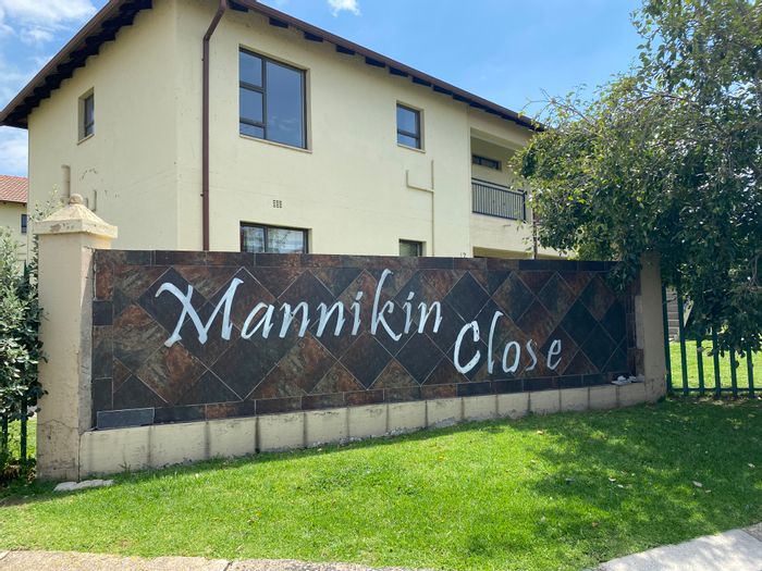 Parkrand Townhouse For Sale: 1 Bedroom, secure complex, pool, tennis courts.